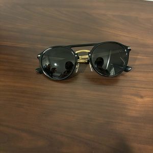 Persol black and gold men’s size 3264-s sunglasses, very good condition!